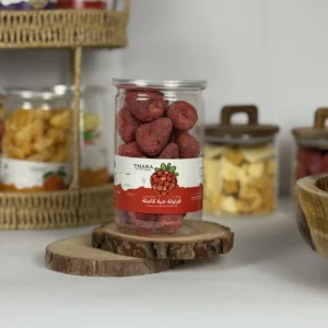 حبات فراولة كاملة بسكر مجففة بالتبريد من تمارا بقوام هش ولون أحمر طبيعي